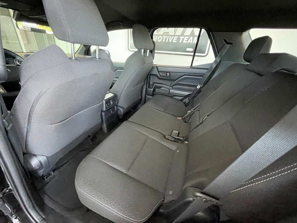 2025 Toyota 4Runner SR5 4X4 / ONE OWNER