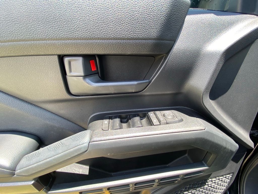 2025 Toyota 4Runner SR5 4X4 / ONE OWNER