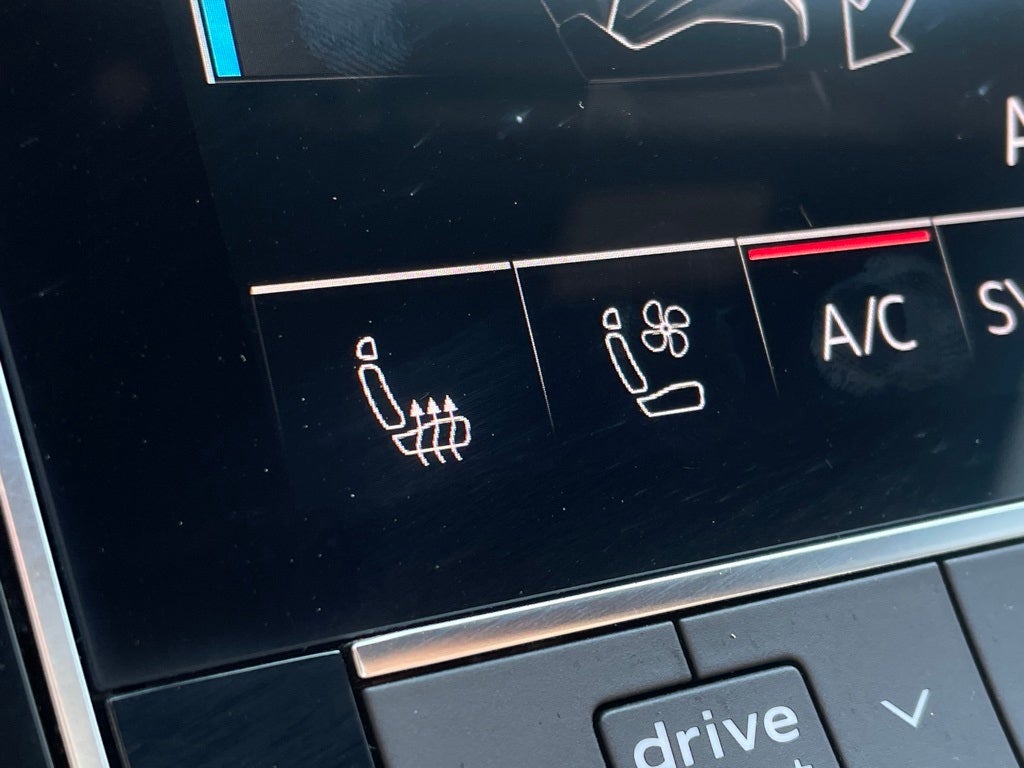 2022 Audi SQ7 MOONROOF / LEATHER / HEATED SEATS quattro