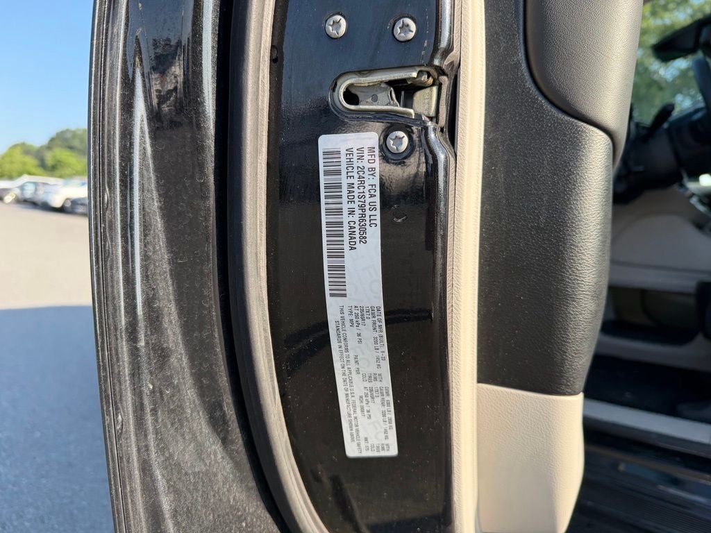 2023 Chrysler Pacifica Hybrid Limited *PHEV, Clean Carfax, One-Owner