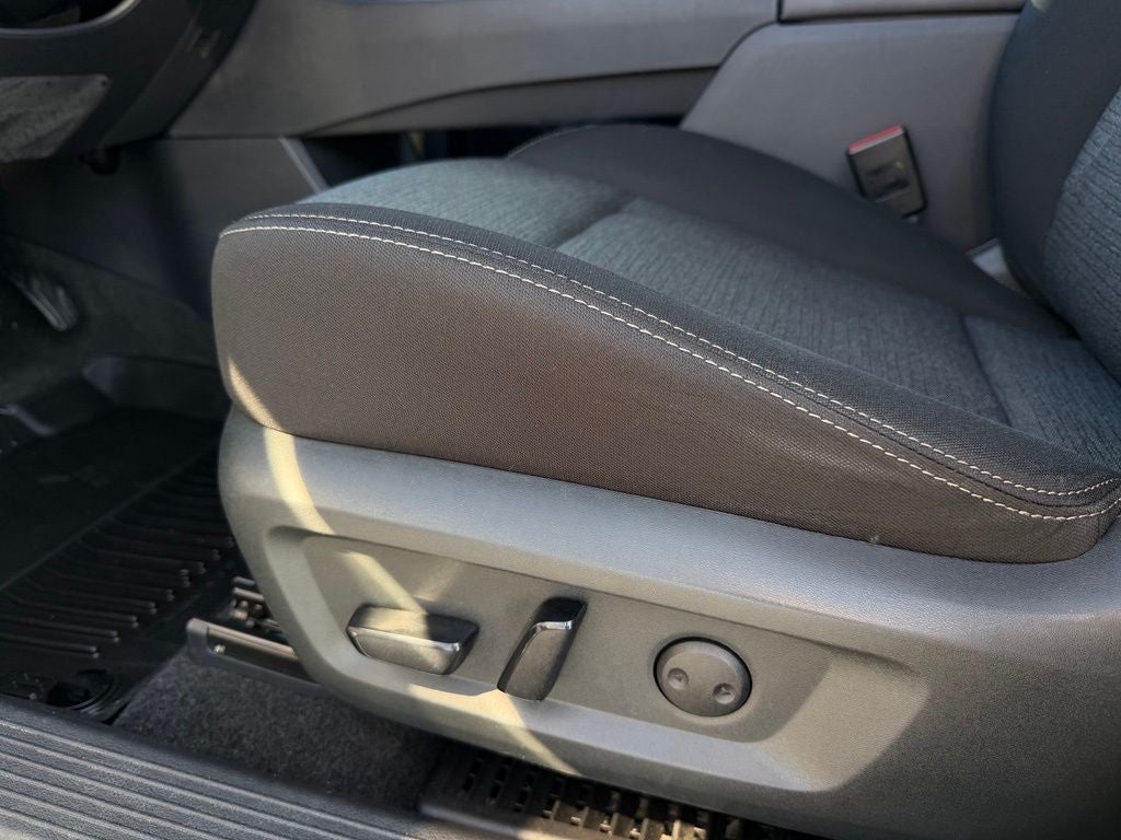 2023 Nissan Rogue SV *Clean Carfax, One-Owner