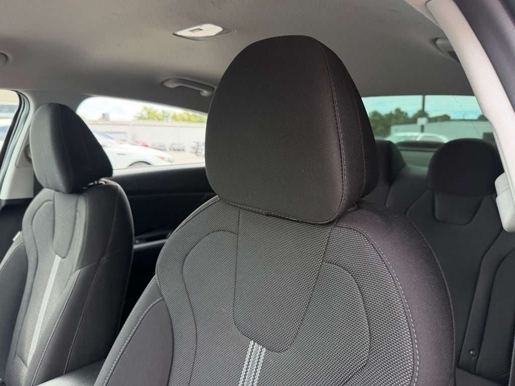 2022 Hyundai ELANTRA SE