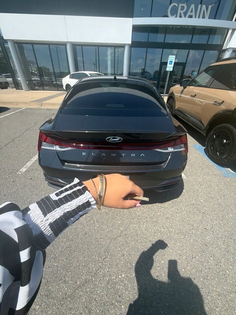 2022 Hyundai ELANTRA SE