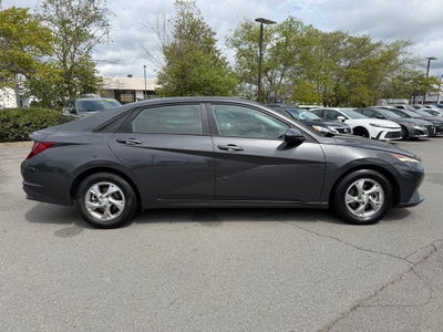 2022 Hyundai ELANTRA SE