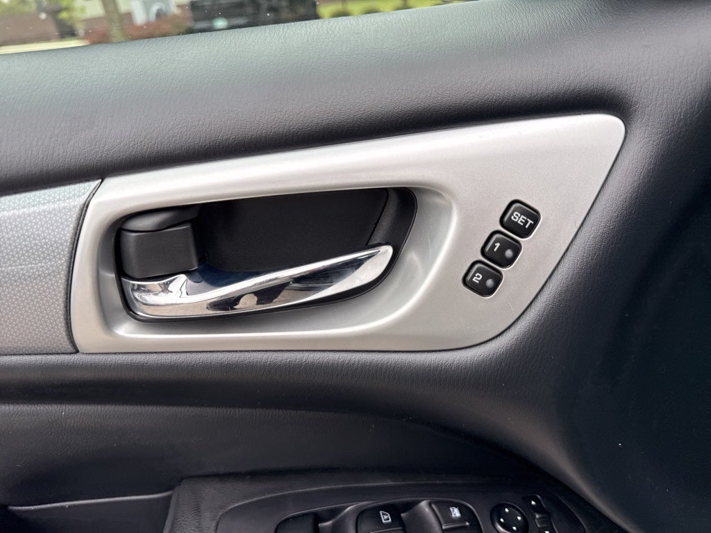 2020 Nissan Pathfinder SL