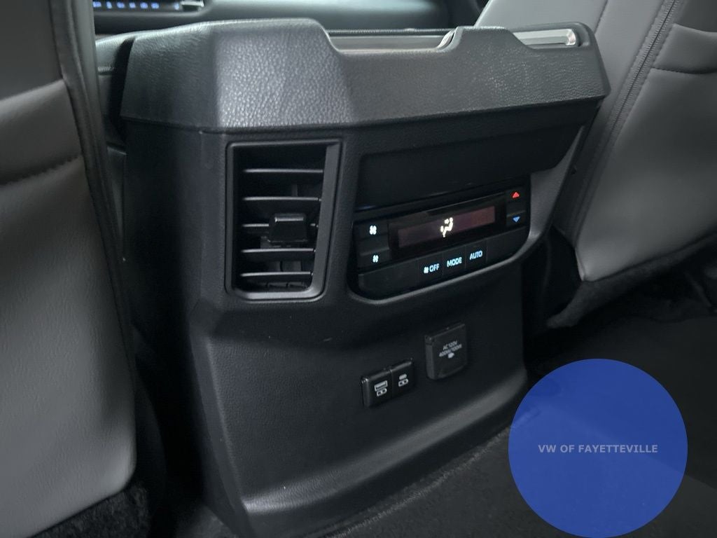 2024 Toyota Sequoia SR5 LEATHER ROOF 4x4 8 Passenger, 1 OWNER CLEAN CARFAX