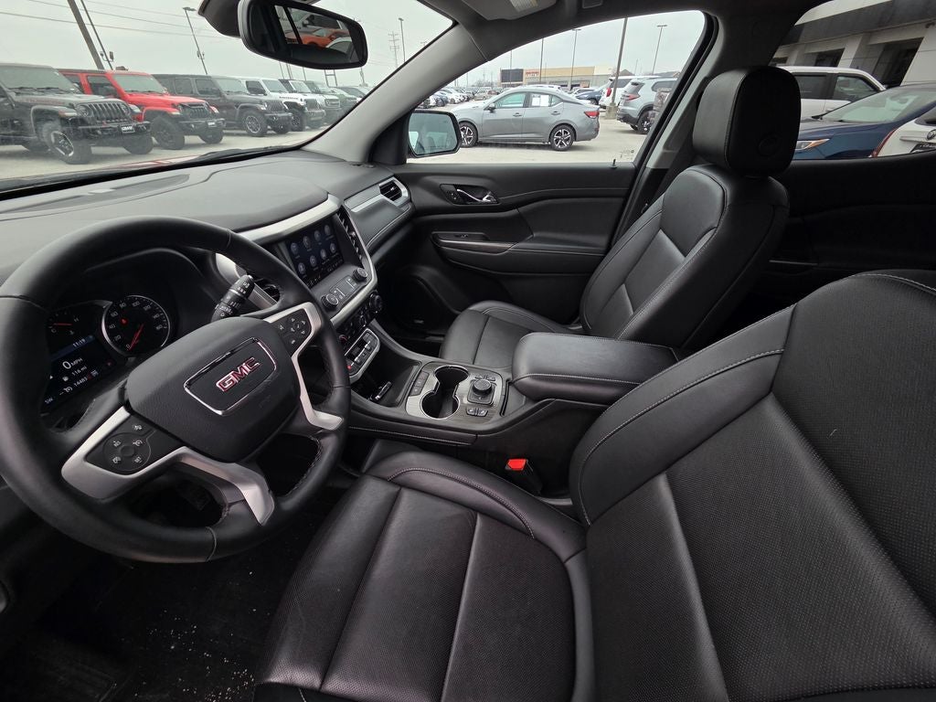 2023 GMC Acadia SLT