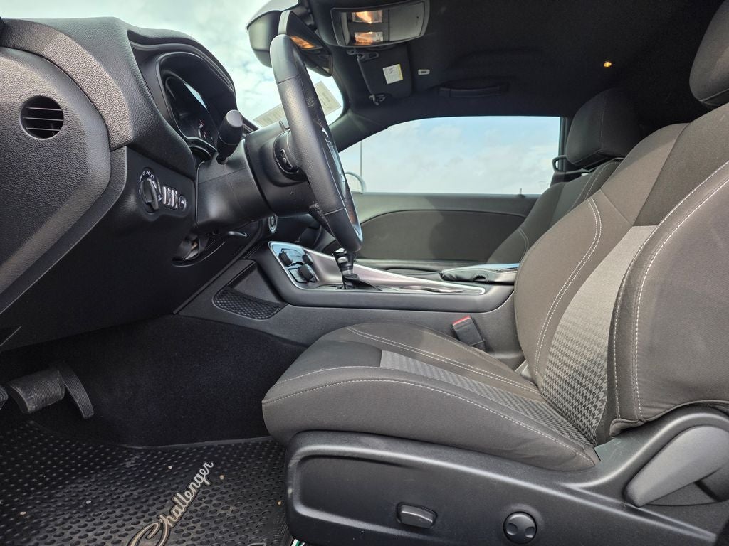 2022 Dodge Challenger SXT