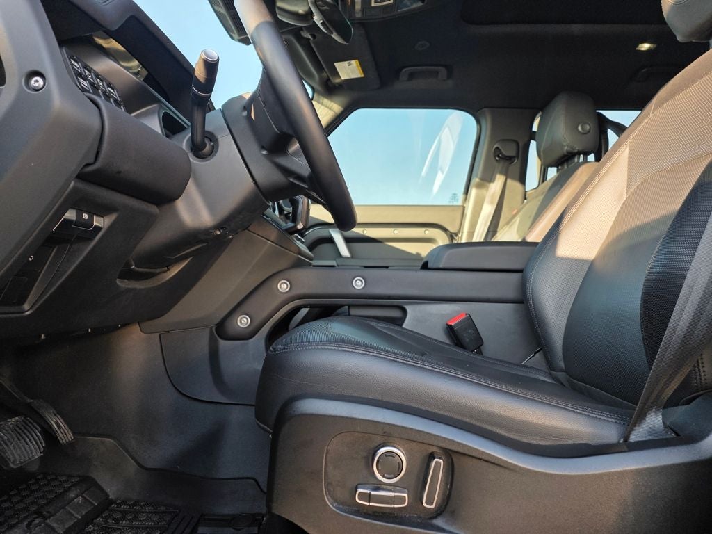 2024 Land Rover Defender 130 X-Dynamic SE