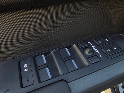 2024 Land Rover Defender 130 X-Dynamic SE