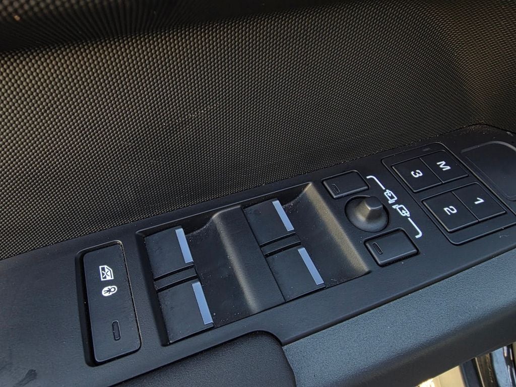 2024 Land Rover Defender 130 X-Dynamic SE