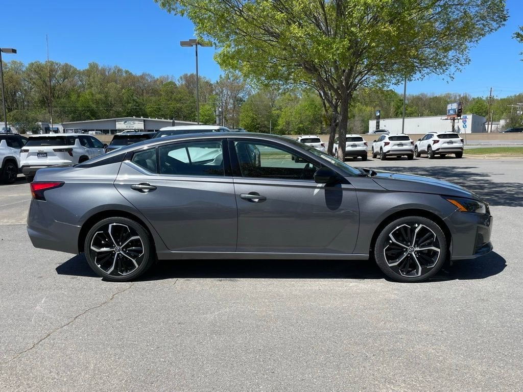 2025 Nissan Altima SR