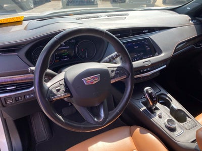 2022 Cadillac XT4 FWD Premium Luxury