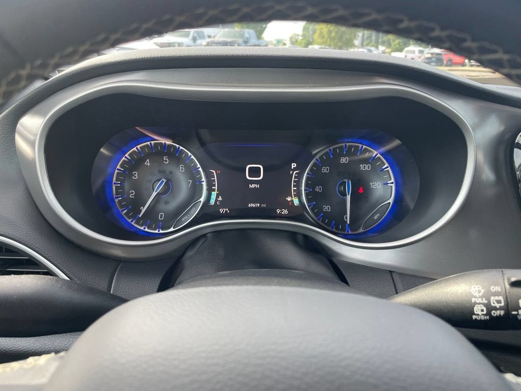 2025 Chrysler Pacifica Select