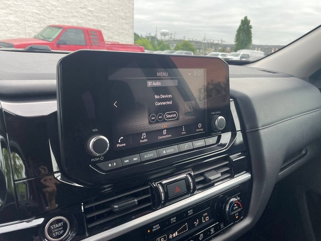 2024 Nissan Pathfinder SV