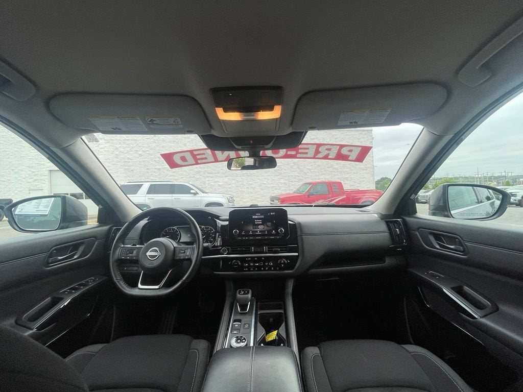 2024 Nissan Pathfinder SV