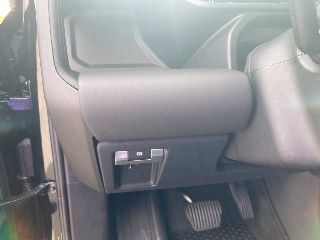2025 Land Rover Defender Outbound