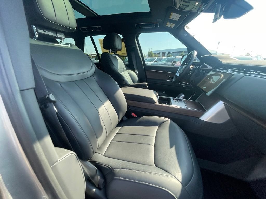 2025 Land Rover Range Rover SE