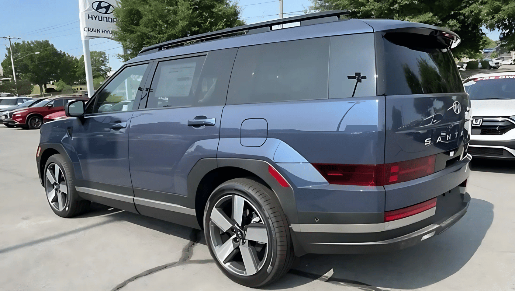 Side View of the 2025 Hyundai Santa Fe Hybrid