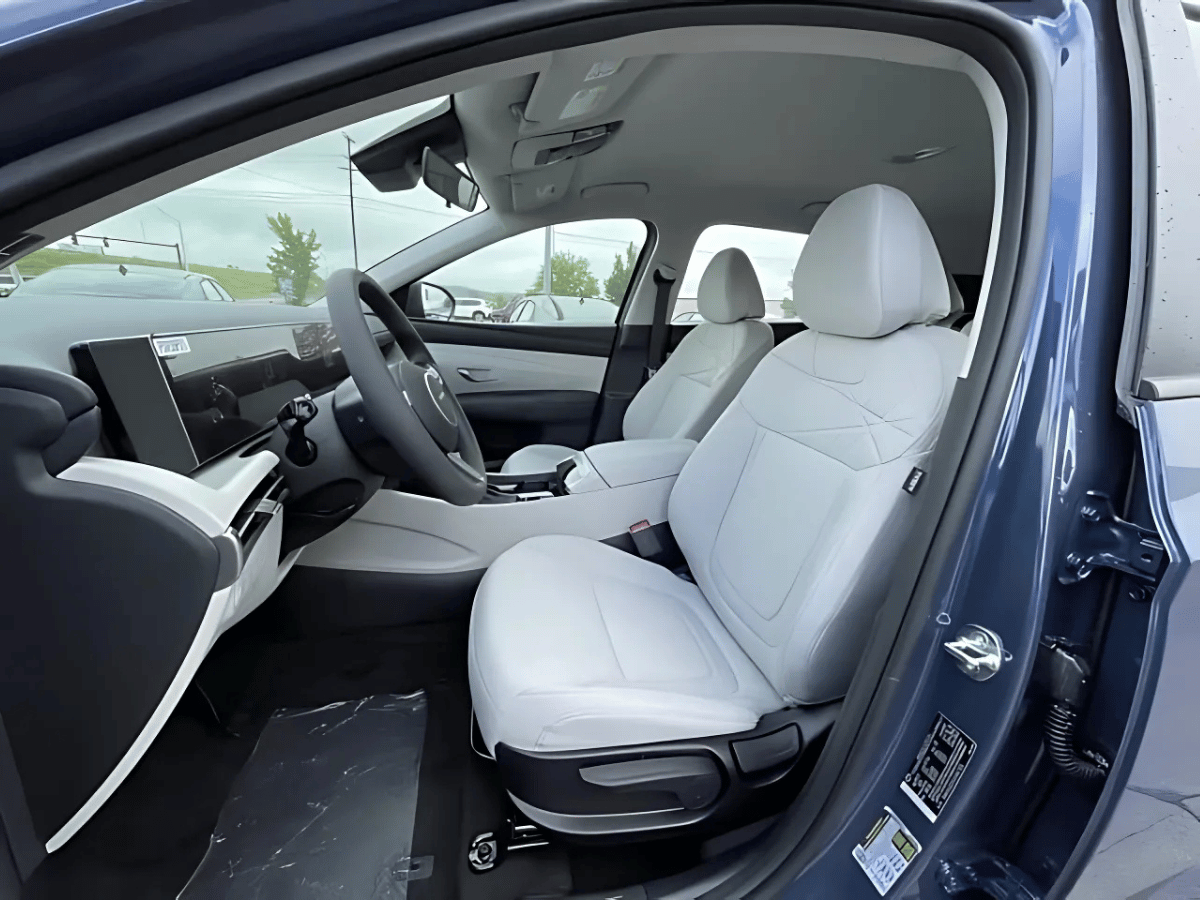 Hyundai Tucson interior