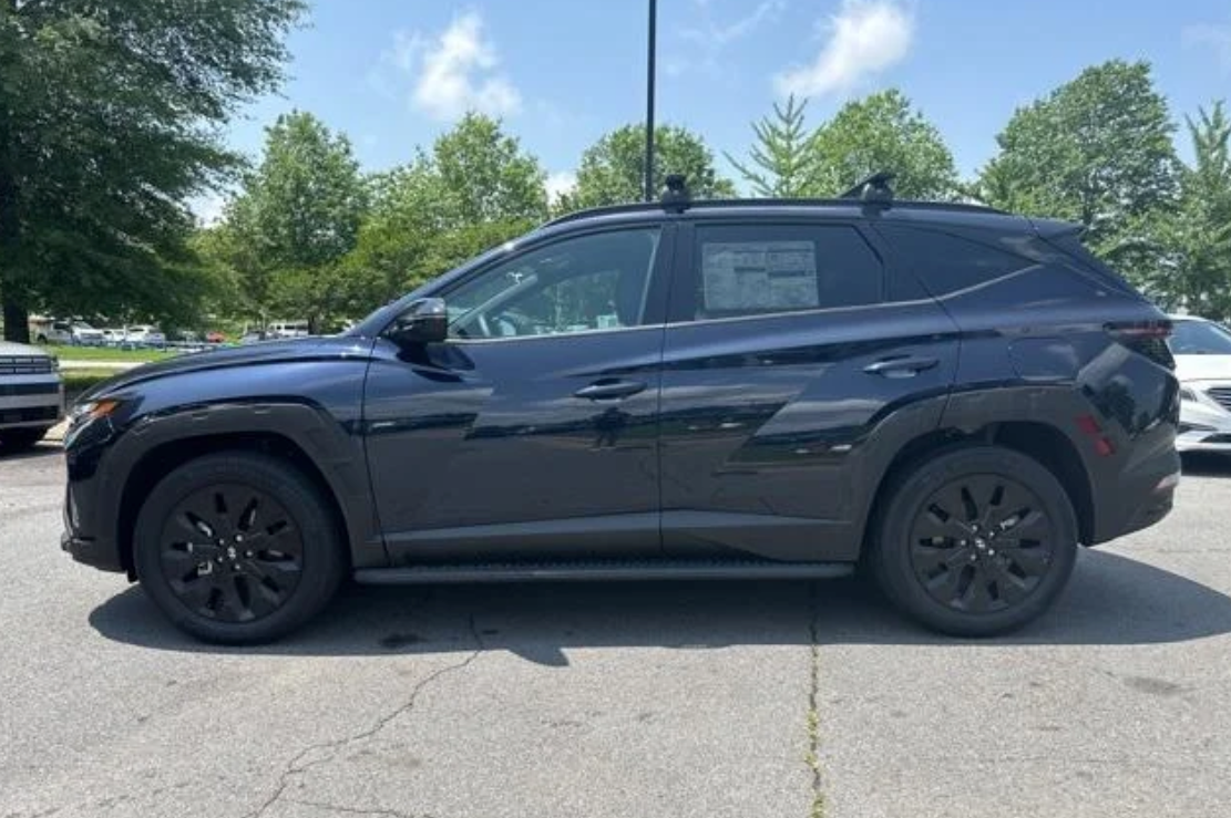 2024 Hyundai Tucson exterior in a car lot